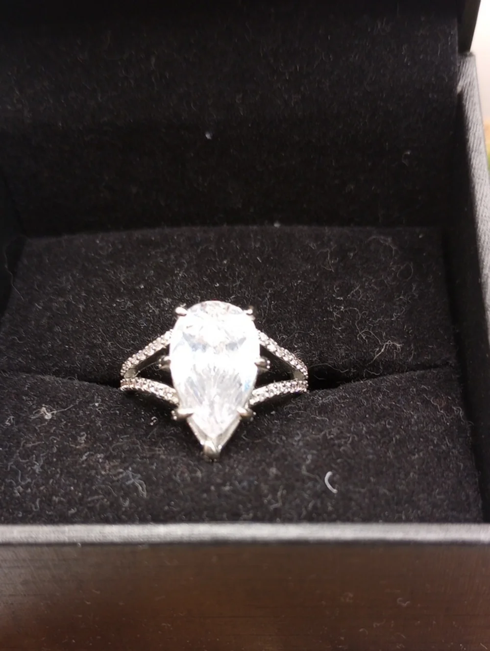Bomb Party White Pear-Cut Crystal Split Shank Ring - Size 7.5 R304